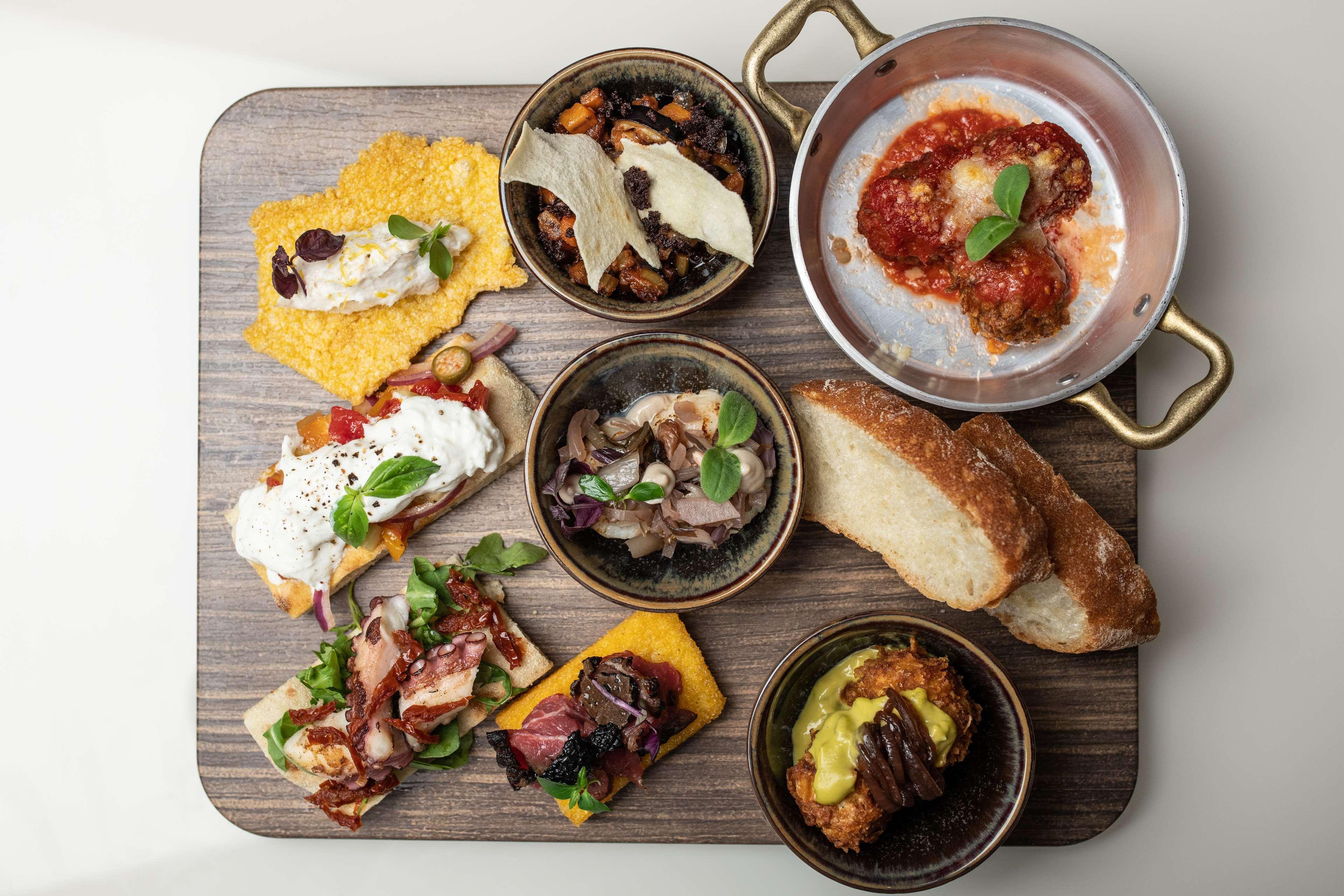 Radisson Collection Hotel, Palazzo Nani Венеция Екстериор снимка A selection of tapas