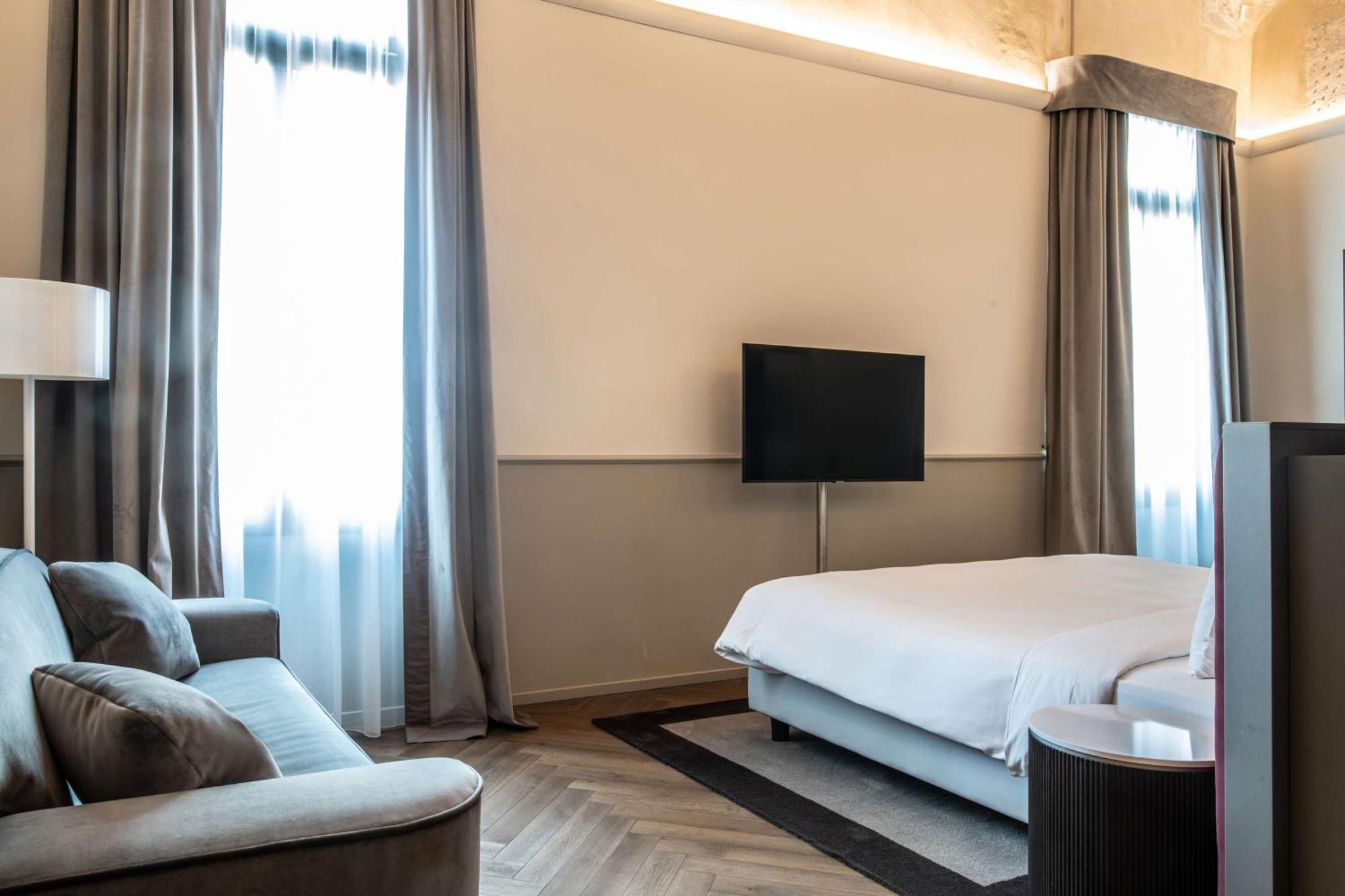 Radisson Collection Hotel, Palazzo Nani Венеция Екстериор снимка A room at the hotel