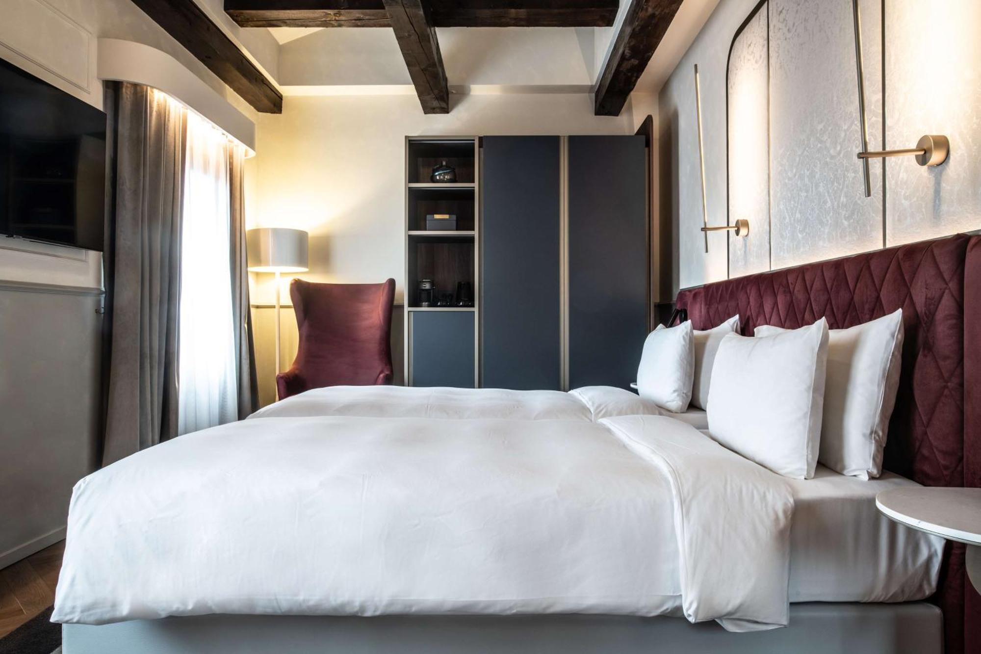 Radisson Collection Hotel, Palazzo Nani Венеция Екстериор снимка A bedroom at the hotel