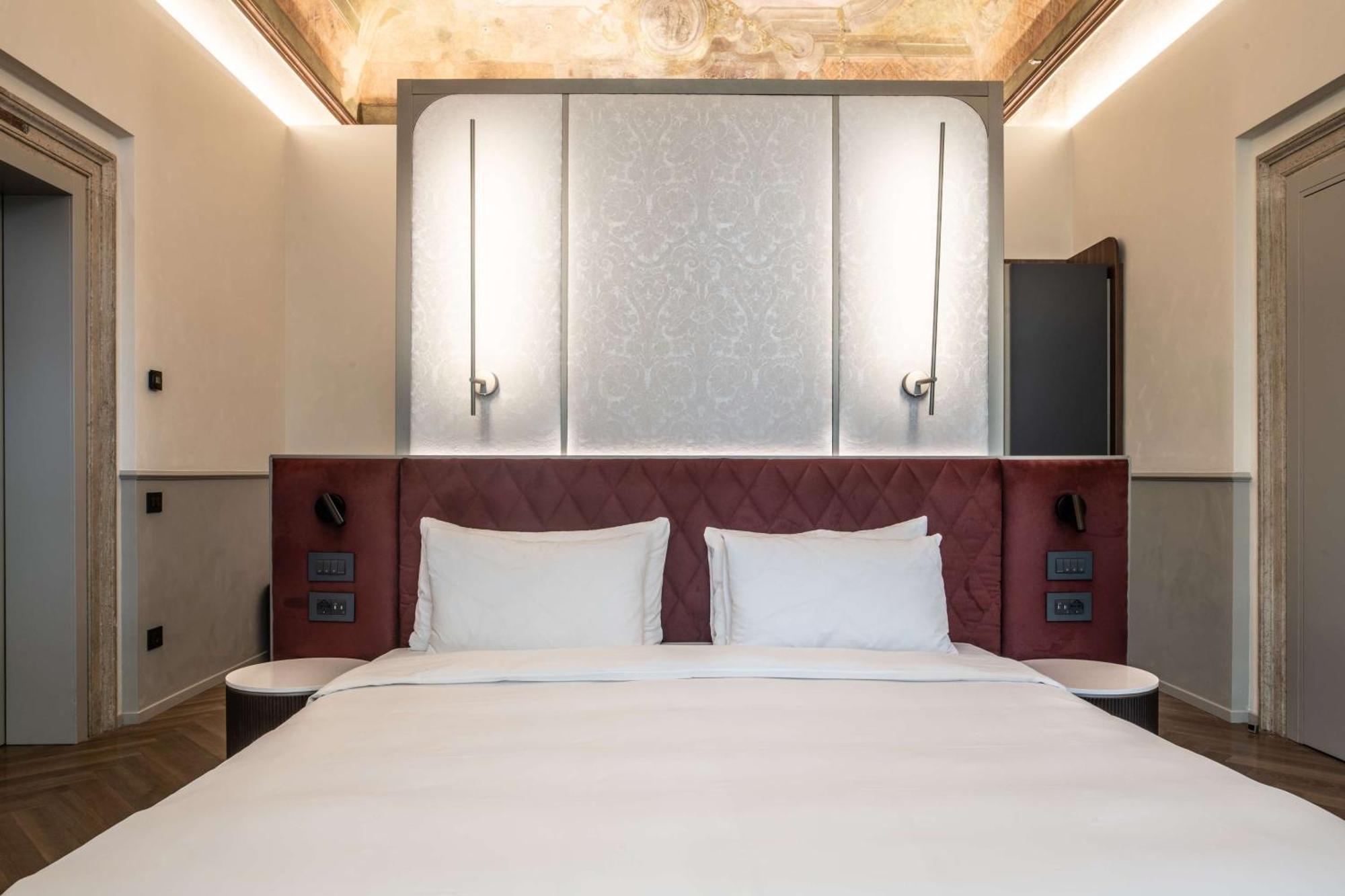 Radisson Collection Hotel, Palazzo Nani Венеция Екстериор снимка A bedroom at the hotel