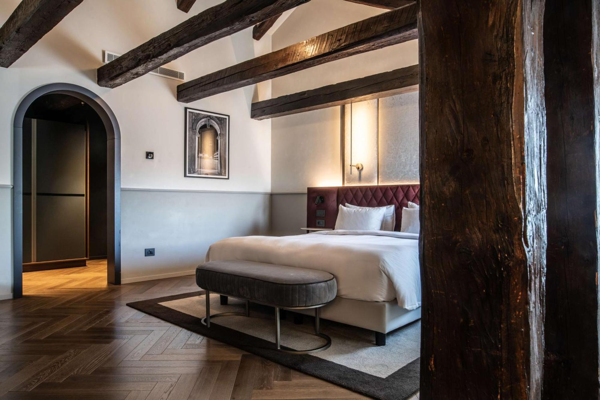 Radisson Collection Hotel, Palazzo Nani Венеция Екстериор снимка A bedroom at the hotel