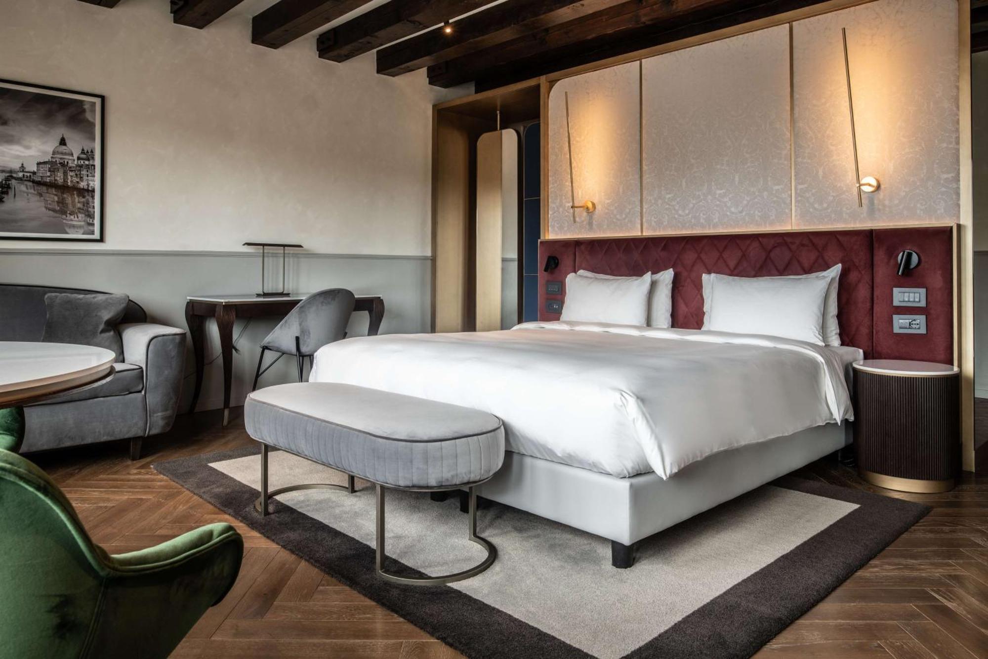Radisson Collection Hotel, Palazzo Nani Венеция Екстериор снимка A bedroom at the hotel